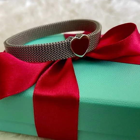 Tiffany and Co. Somerset Mesh Heart Stretch Bracelet - Picture 4 of 10